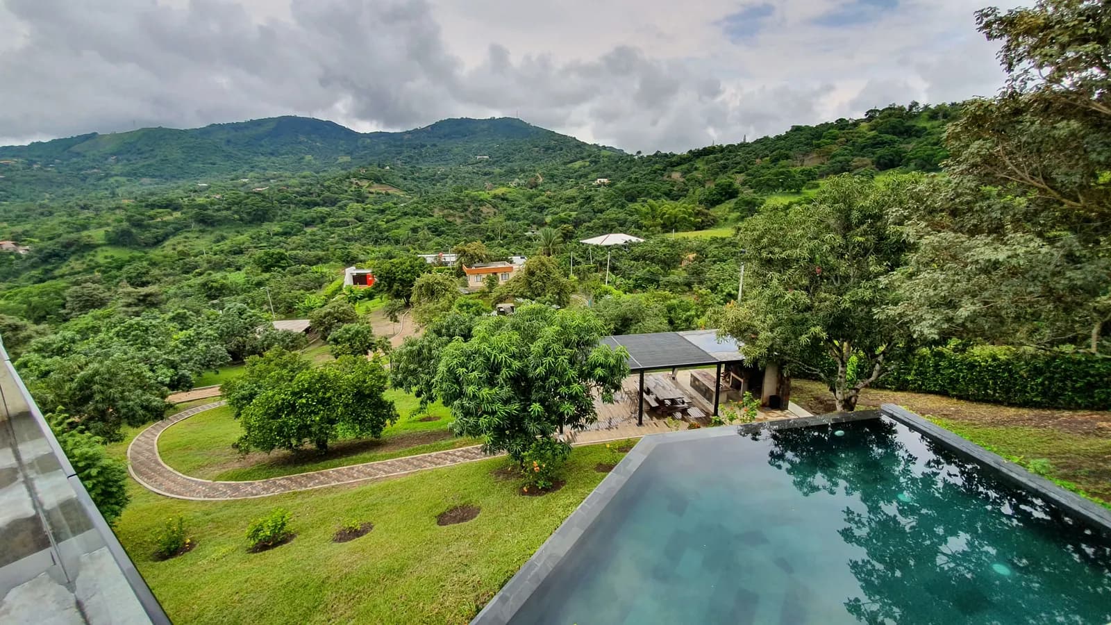 Finca en Anapoima para 22 personas con piscina, jacuzzi y zonas sociales 6